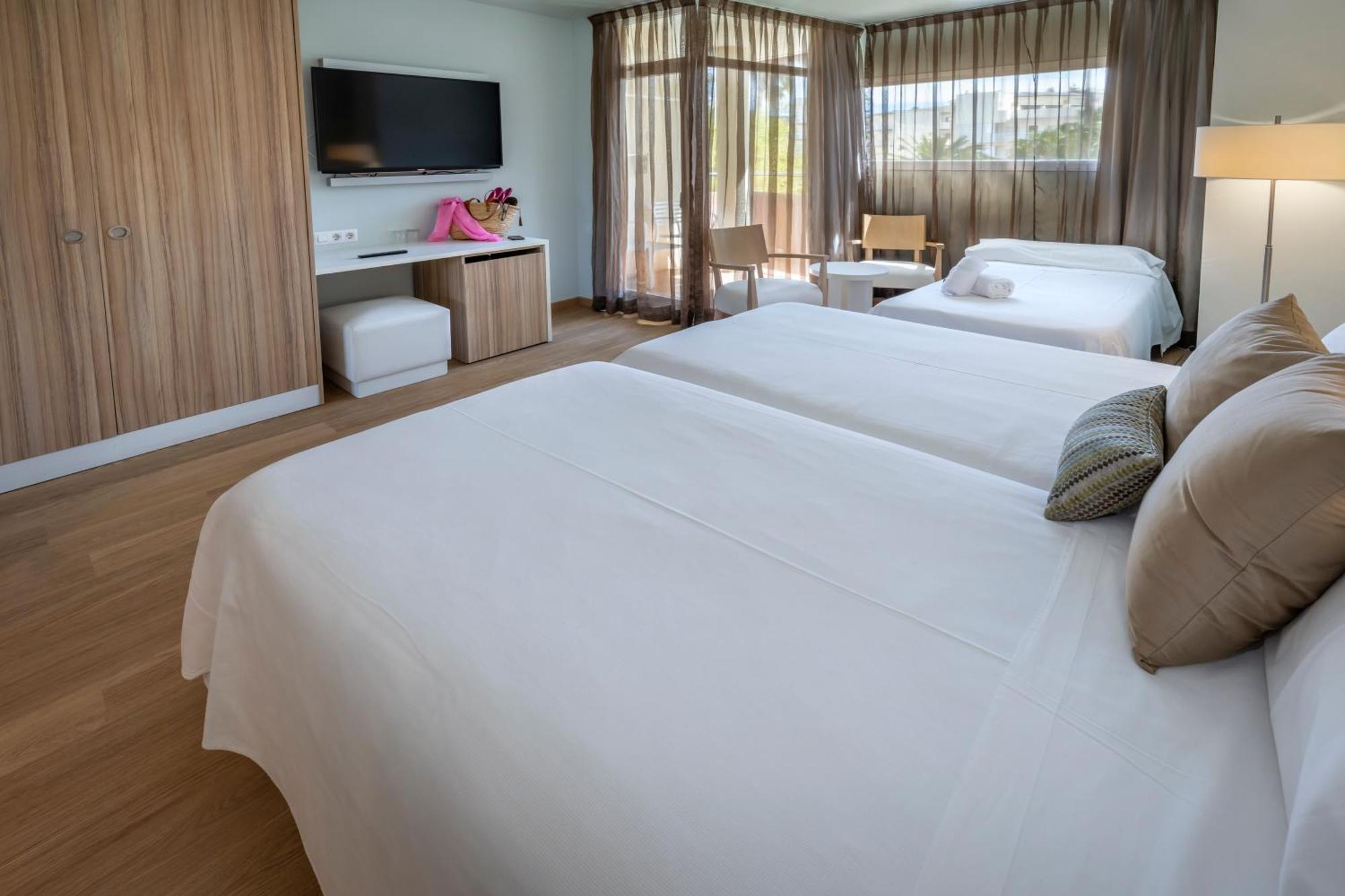 Chambre Triple (2 Adultes + 1 Enfant) Vue sur le Jardin